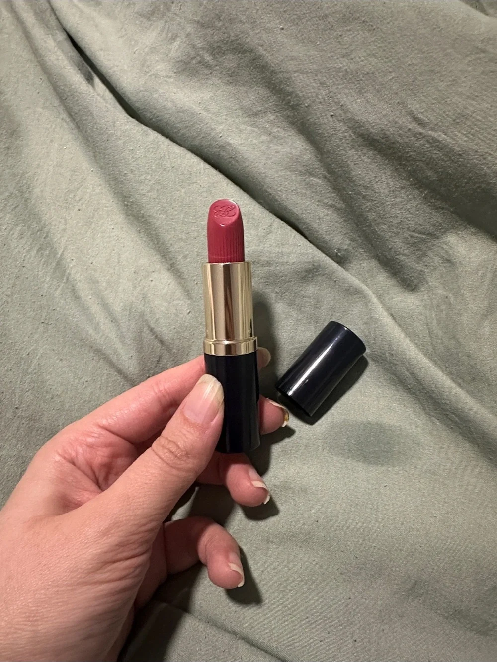 Estée Lauder lipstick - 420 rebellious rose
